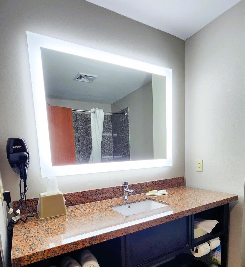 Days Inn & Suites By Wyndham Russellville Extérieur photo