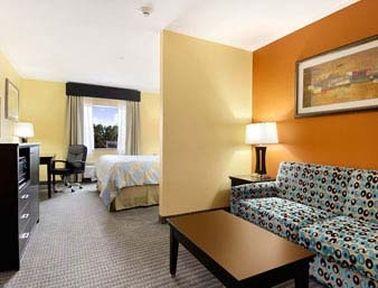 Days Inn & Suites By Wyndham Russellville Chambre photo